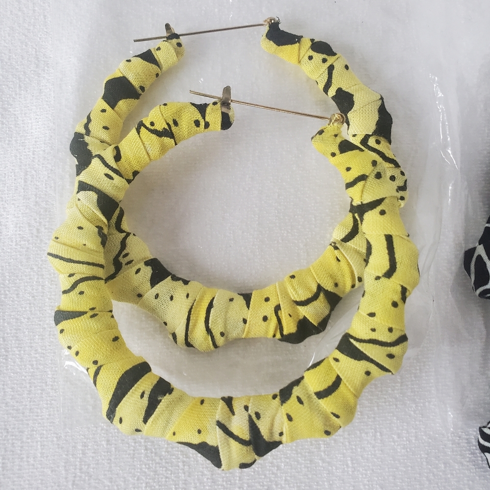 Two Earring Bundle - Picture 13 of 14